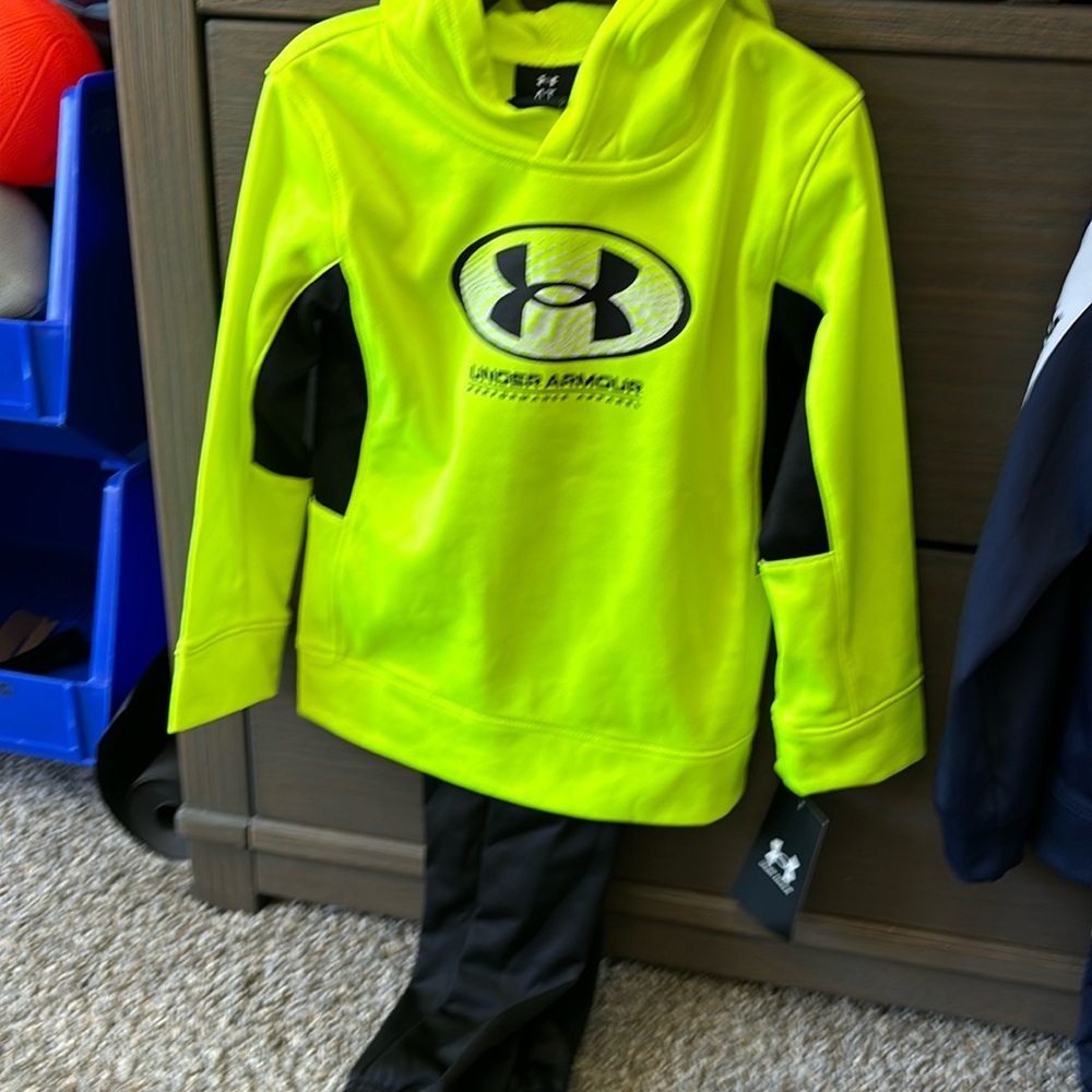 2 sets bundle Nike & Hurley jogging sets for boys.